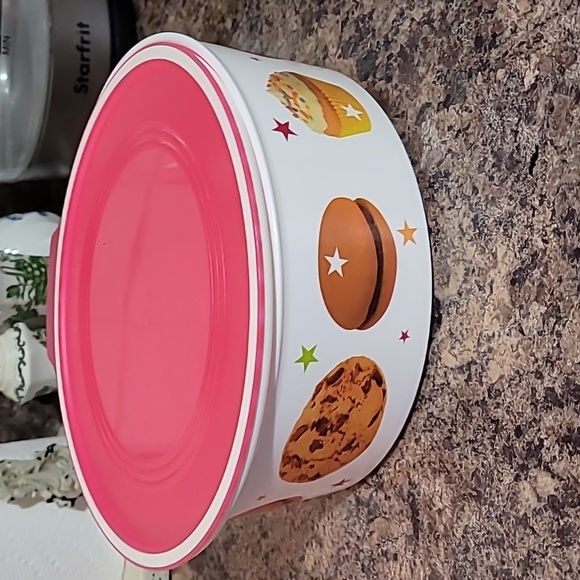 Tupperware Cookie Container - Picture 2 of 4